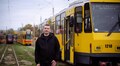 Перший в Україні водій трамвая з протезом ноги: ветеран Іван Лебідь долучився до команди Львівелектротрансу (відео)
