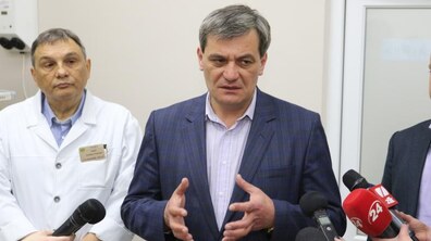 Фото: В. Зуб про підписання декларацій: «Зараз ми проводимо юридичні консультації, бо на сьогодні немає жодного документу, який би гарантував надійний захист персональних даних пацієнта»