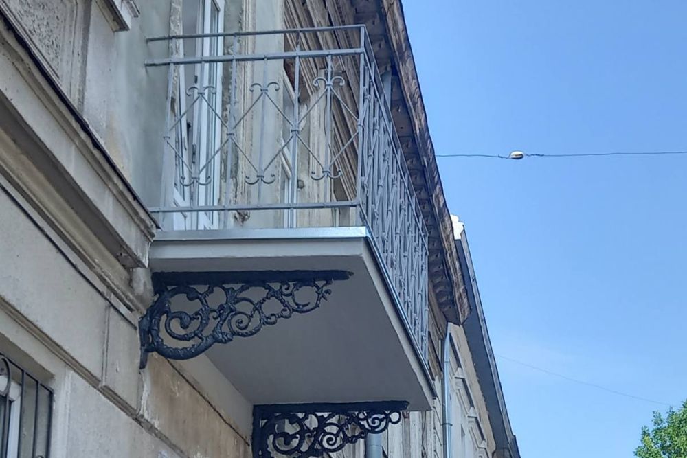 Фото 1: У будинку на вул. Героїв УПА, 78 відремонтували балкони у співфінансуванні місто-мешканці