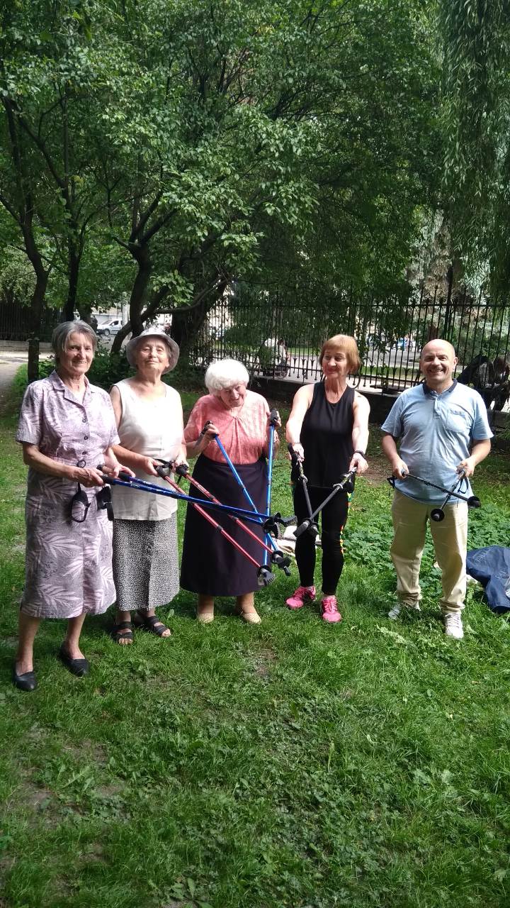 Фото 2: Завтра у&nbsp;Львові люди поважного віку займатимуться скандинавською ходьбою