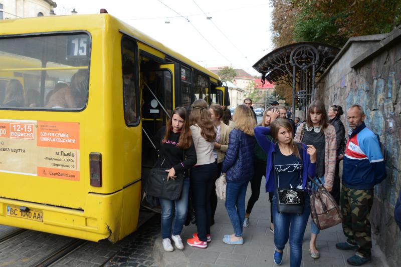 Фото 2: У мерії заслухали, як перевізники громадського транспорту дотримуються зобов&rsquo;язань щодо покращення якості перевезень
