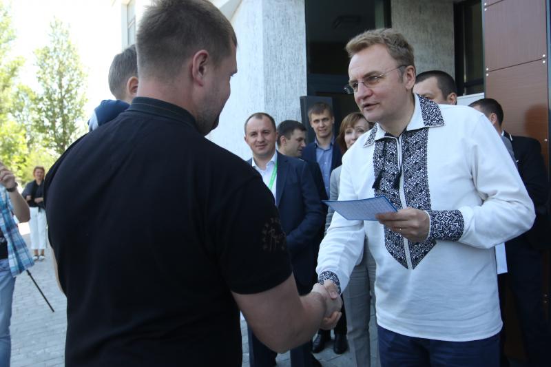 Фото 1: У Львові молоді сім&rsquo;ї отримали квартири в рамках Програми пільгового молодіжного кредитування