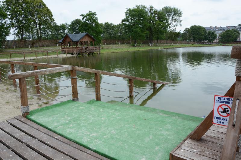 Фото 2: Цього літа безпечно відпочивати і купатись можна у двох озерах в Брюховичах та одному у Винниках