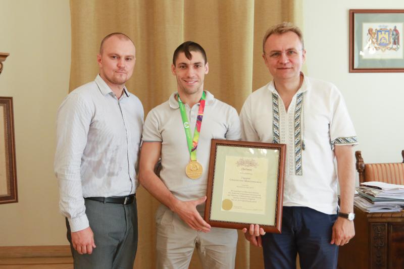 Фото 1: «Ми повинні фінансово підтримувати кращих», - А. Садовий під час зустрічі зі Станіславом Горуною