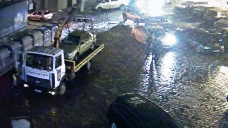 Фото 1: Вчора на арештмайданчик було евакуйовано 4 машини