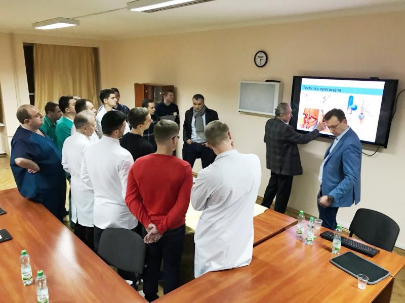 Фото 1: У Львові відомий ортопед-травматолог з Польщі лікував пацієнтів та ділився досвідом лікування 