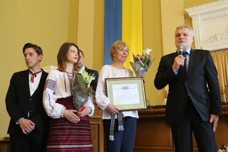 Фото 1: Почесне звання &laquo;Шляхетна львівська родина&raquo; присвоєно родині Гладишевських