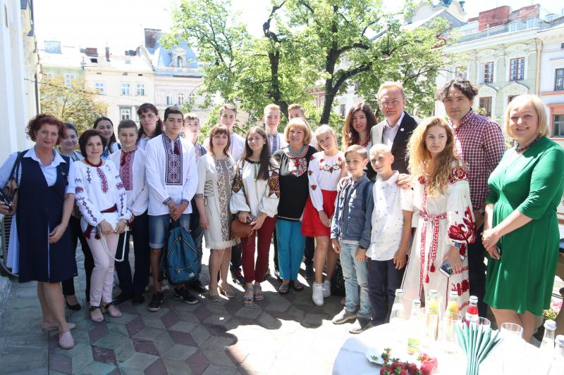 Фото 2: Мер Львова зустрівся з&nbsp;переможцями #SuperUrok
