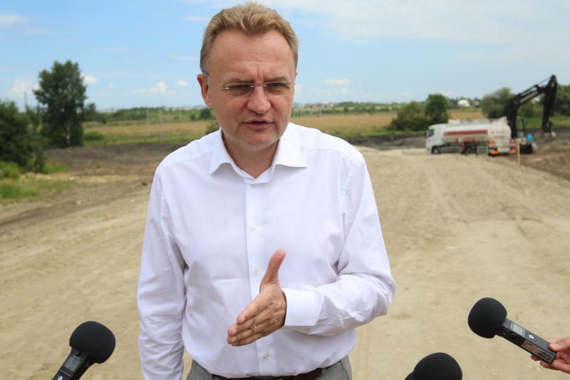 Фото 1: &laquo;Завжди приємно, коли будують нові дороги&raquo;,&nbsp;&mdash; А. Садовий про будівництво дороги від об&rsquo;їзної до&nbsp;Білогорщі