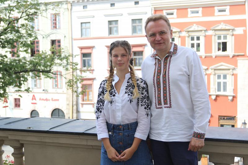 Фото 1: Мер Львова запропонував сприяння у&nbsp;подальшій науковій діяльності винахідниці Соломії Леньо