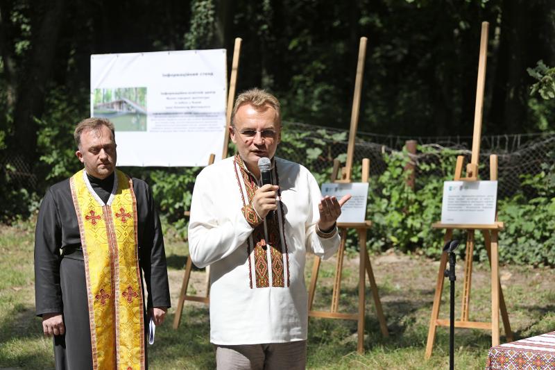 Фото 1: В&nbsp;Музеї народної архітектури та&nbsp;побуту у&nbsp;Львові освятили місця, де&nbsp;збудують три нові інфраструктурні об&rsquo;єкти