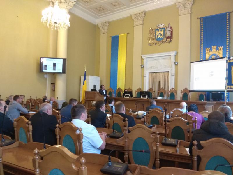 Фото 1: Львів ознайомлюється з сучасними технологіями будівництва і ремонту доріг: італійська фірма презентувала в Ратуші технологію «NanoAlps»