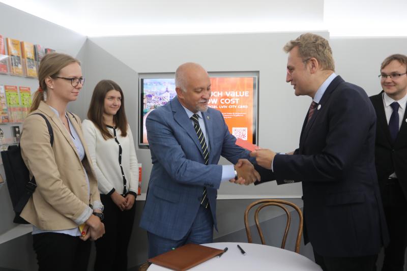 Фото 2: Львівська міська рада та&nbsp;lifecell підписали Меморандум про співпрацю