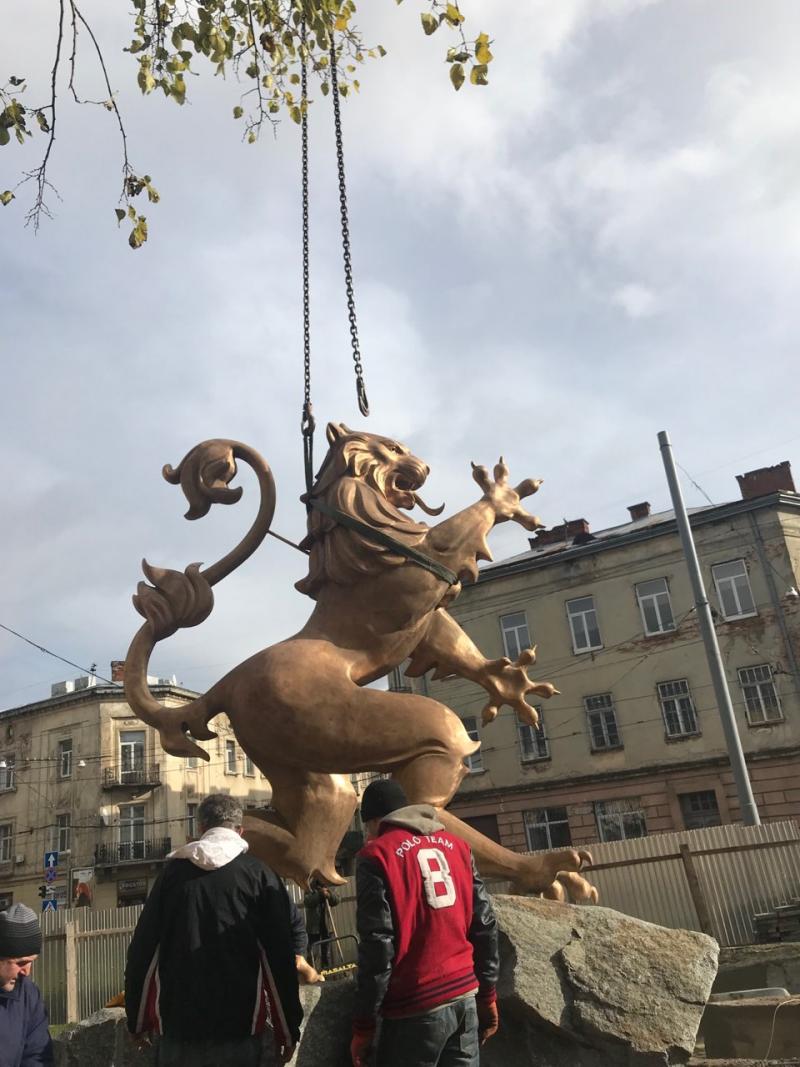 Фото 1: З нагоди 100-річчя ЗУНР місто встановило скульптурну композицію на вул. Городоцькій