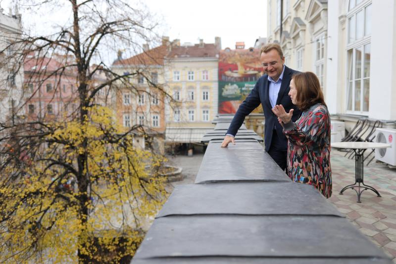 Фото 2: Мер Львова зустрівся з&nbsp;Постійним представником ПРООН в&nbsp;Україні Оснат Лубрані