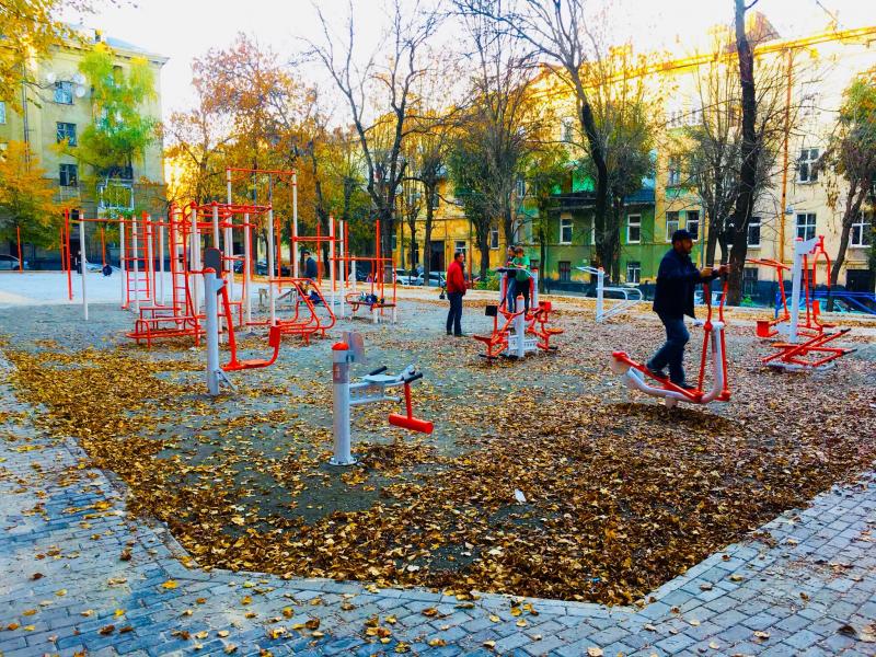 Фото 1: У&nbsp;Львові відновлюють спортивні майданчики