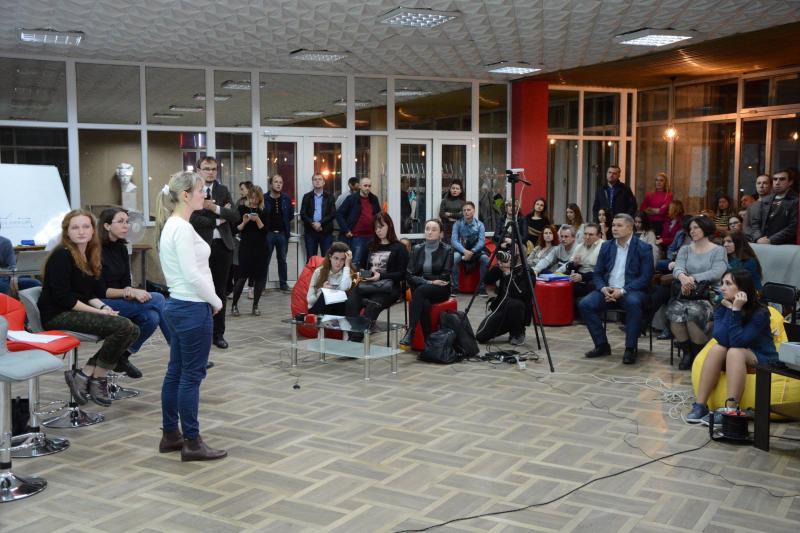 Фото 1: Відбулись громадські обговорення щодо облаштування громадського простору біля Кіноцентру Довженка