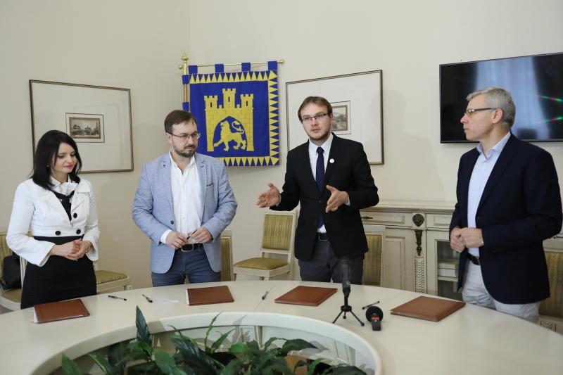 Фото 1: Мерія підписала Меморандум з&nbsp;групою канадських компаній 123Systems Inc про співпрацю у&nbsp;сфері інформаційних технологій, інновацій та&nbsp;інвестицій
