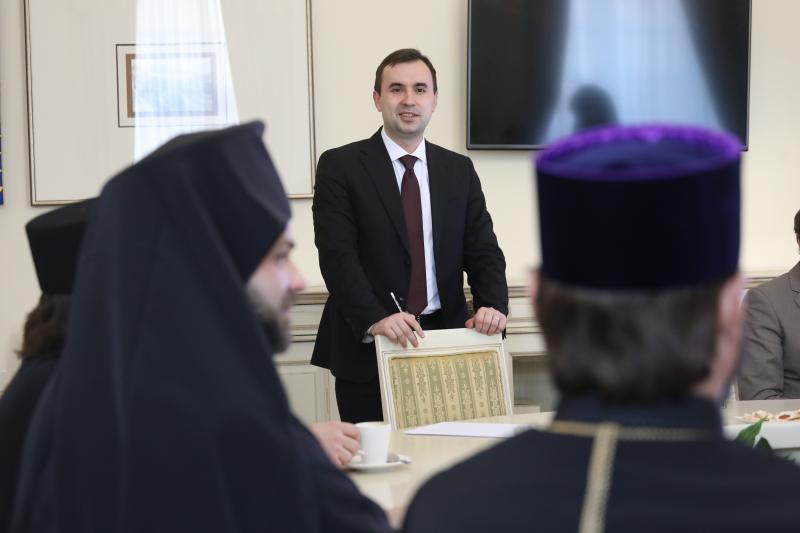 Фото 2: Представник Вселенського Патріарха в&nbsp;Україні під час свого візиту до&nbsp;Львова відвідав міську Ратушу