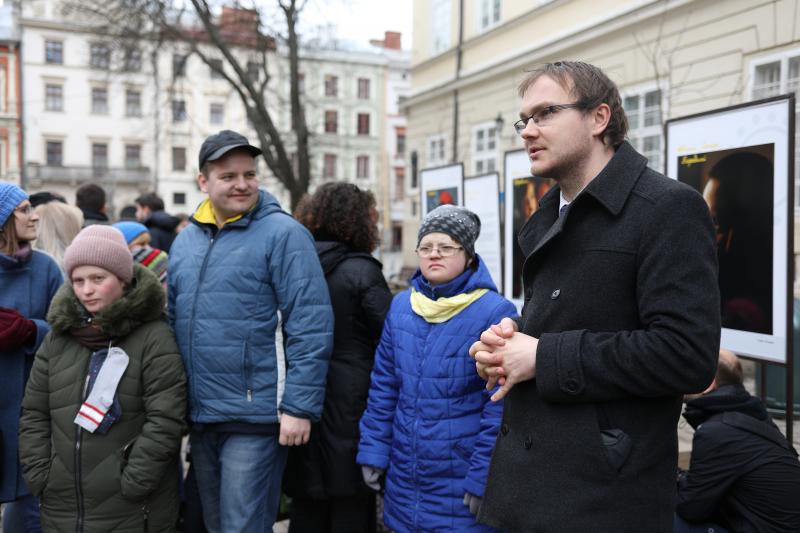 Фото 1: У&nbsp;Міжнародний день людини з&nbsp;синдромом Дауна Львів вкотре долучився до&nbsp;всесвітнього флешмобу