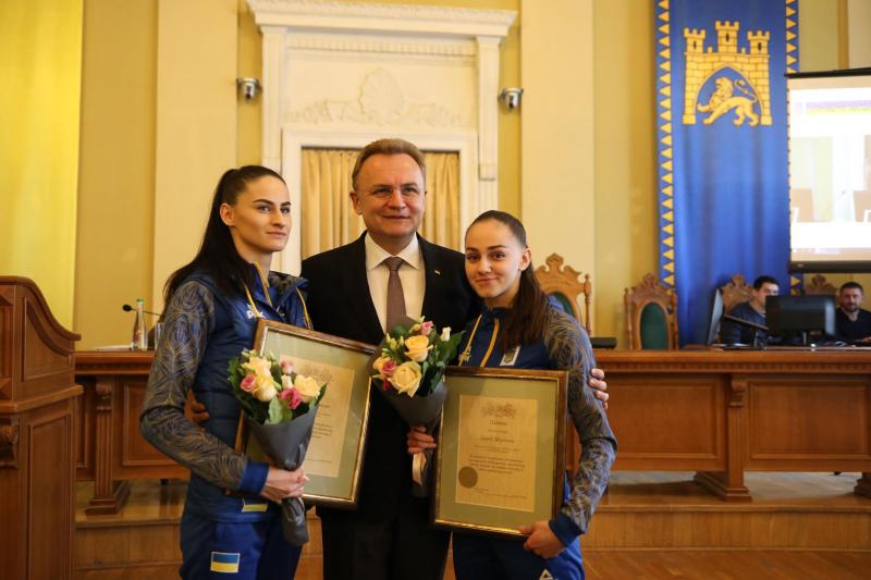 Фото 2: Мер Львова нагородив львів&rsquo;янок, які перемогли в&nbsp;Чемпіонаті Європи з&nbsp;карате