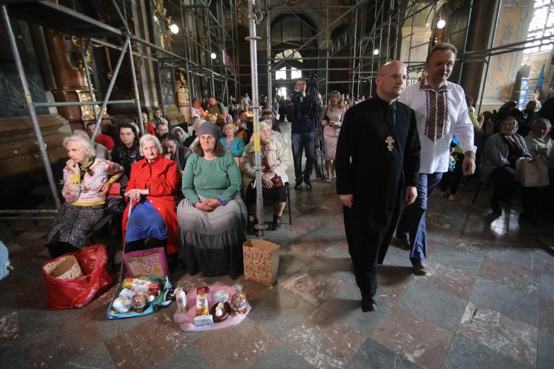 Фото 3: Сьогодні у&nbsp;Львові спільно освятили великодні продуктові набори для найбільш потребуючих мешканців