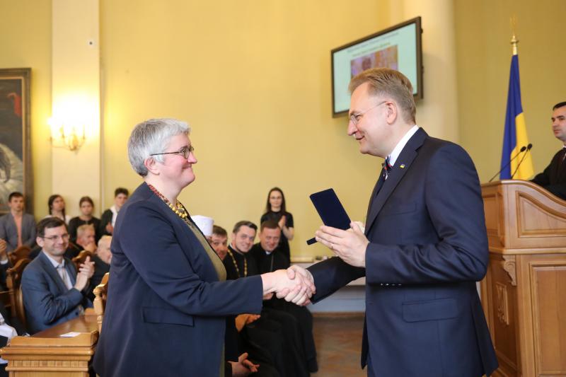 Фото 1: Відзнакою імені Олени Степанівни нагороджено трьох почесних львів&rsquo;янок