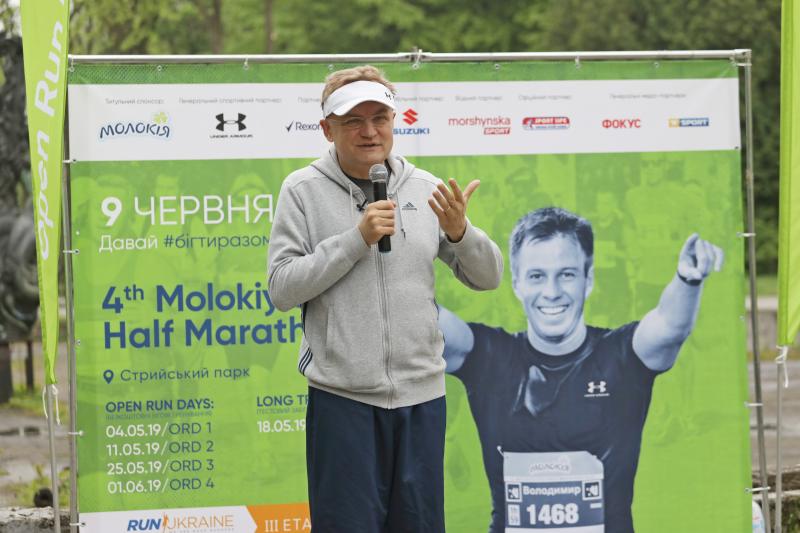 Фото 1: Мер Львова бігав у&nbsp;Стрийському парку в&nbsp;рамках тренувань з&nbsp;бігу Open Run Days
