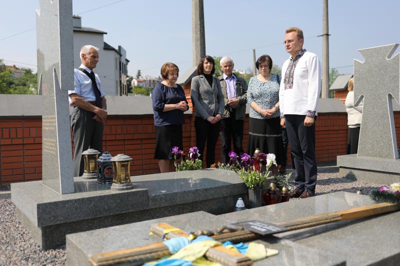 Фото 1: У&nbsp;Львові на&nbsp;Личакові вшанували Героїв України