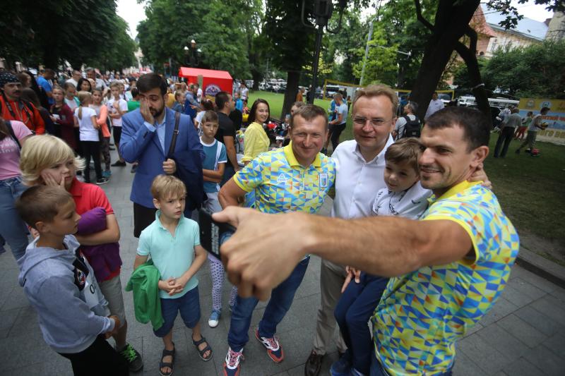 Фото 3: У&nbsp;Львові триває Олімпійський день&nbsp;&mdash; показові виступи з&nbsp;майстер-класами, забіг та&nbsp;розіграш подарунків