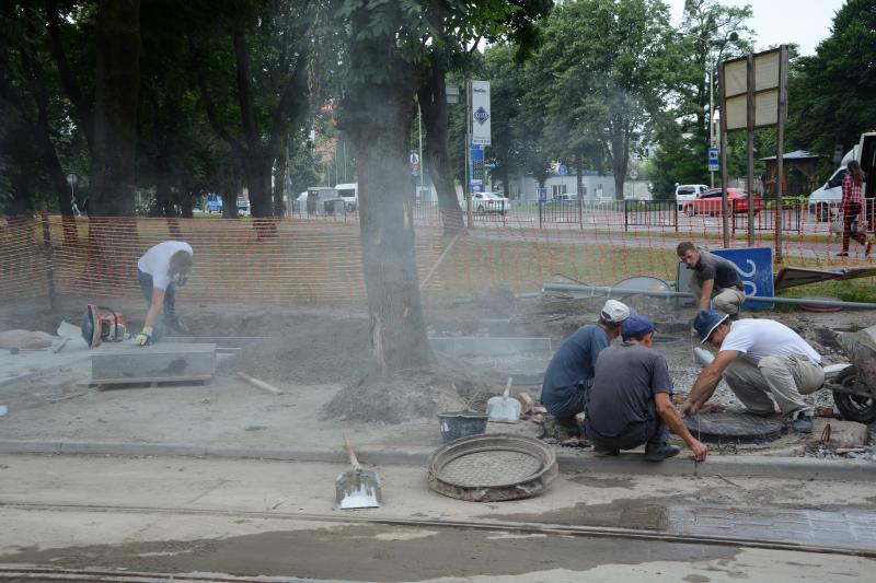 Фото 1: Триває ремонт вул. Замарстинівської: завершено заміну колектора від вул. Липинського до&nbsp;вул. Торф&rsquo;яної