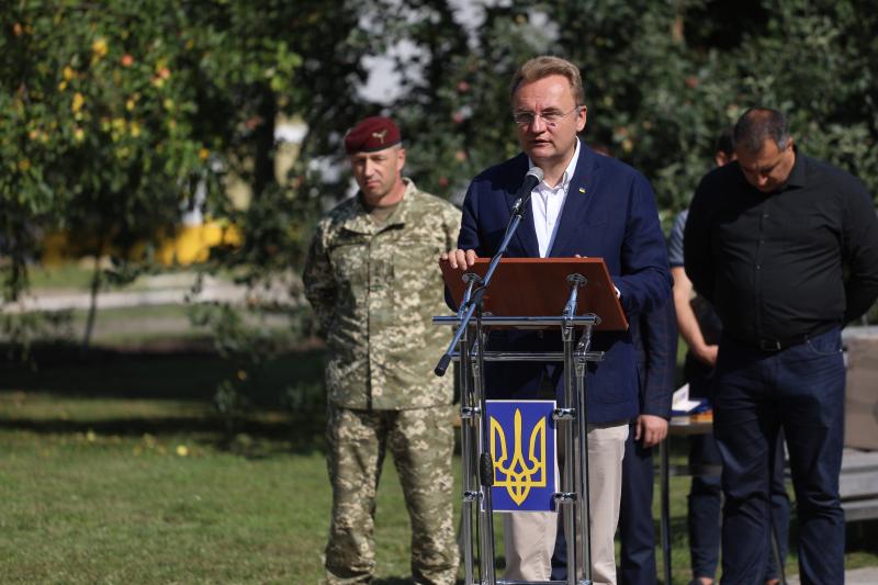 Фото 1: Мер Львова вшанував загиблих військовослужбовців десантно-штурмових військ