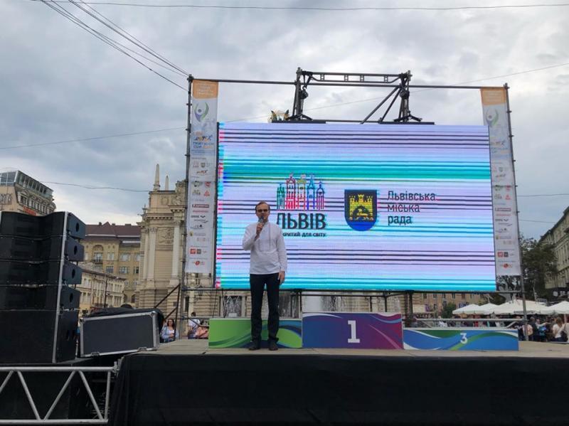 Фото 1: У центрі міста нагородили переможців Lviv Triathlon Cup