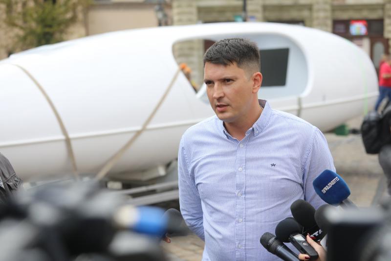 Фото 2: У&nbsp;центрі Львова розмістили човен, на&nbsp;якому львів&rsquo;янин підкорить Атлантичний океан