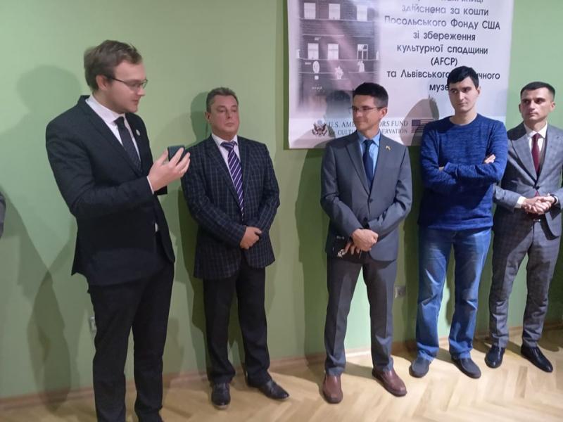 Фото 2: &laquo;Чорну кам&rsquo;яницю&raquo; Львова відреставровано: мерія відзначила меценатів
