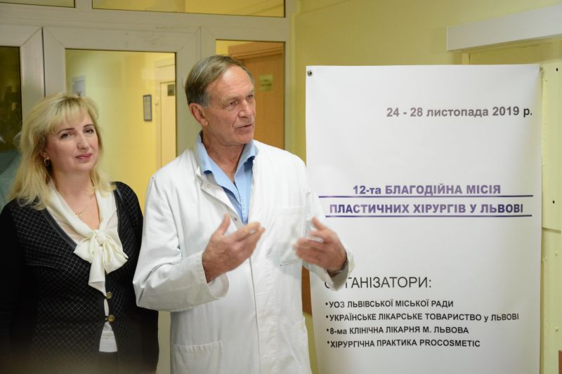 Фото 2: Відомий пластичний хірург із&nbsp;Німеччини Клаус Екснер знову консультує та&nbsp;оперує дітей зі&nbsp;всієї України у&nbsp;Львові