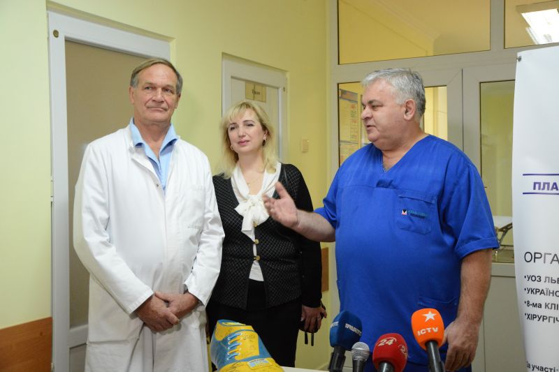 Фото 1: Відомий пластичний хірург із&nbsp;Німеччини Клаус Екснер знову консультує та&nbsp;оперує дітей зі&nbsp;всієї України у&nbsp;Львові