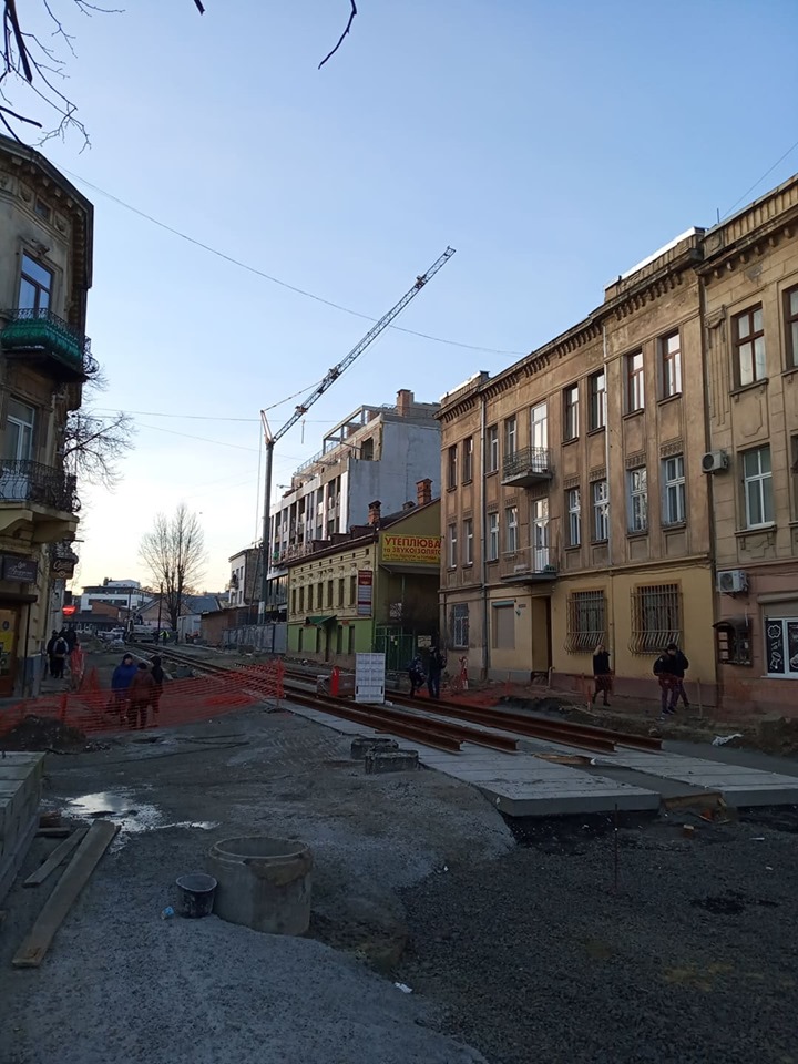 Фото 3: Ремонт вул. Замарстинівської: повністю замінено основний каналізаційний колектор, тривають роботи з&nbsp;облаштування дорожнього покриття