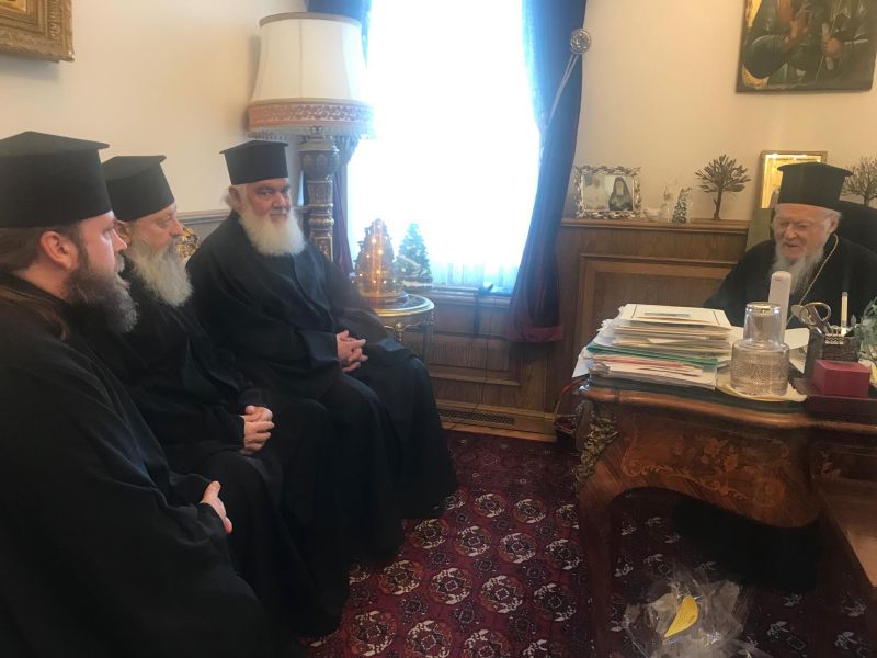 Фото 3: Вселенського Патріарха Варфоломія запросили відвідати Львів&nbsp;&mdash; передали листи від мера міста Андрія Садового та&nbsp;дітей львівських установ