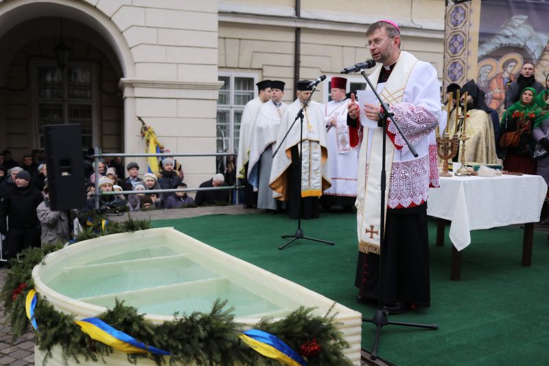 Фото 3: На&nbsp;пл.&nbsp;Ринок відбулось загальноміське освячення води