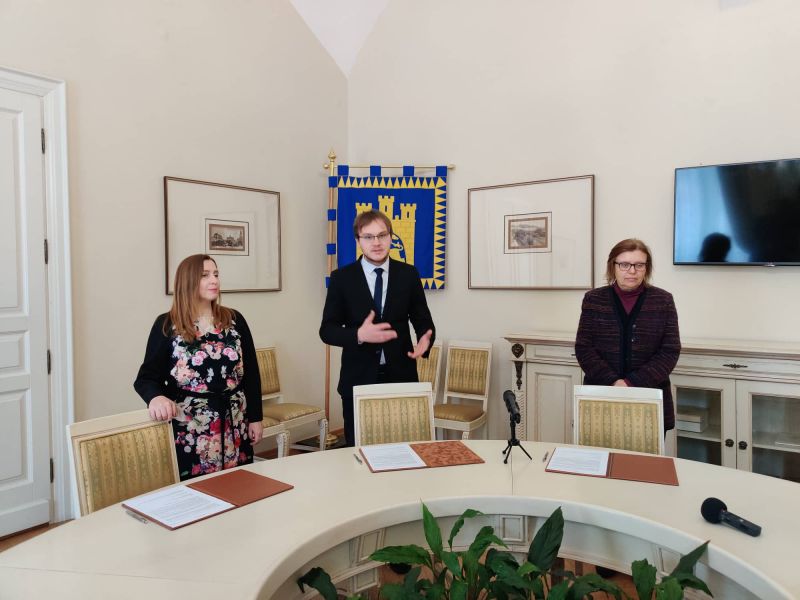 Фото 1: Мерія підписала меморандум з громадськими організаціями в напрямку просвітництва та популяризації математики