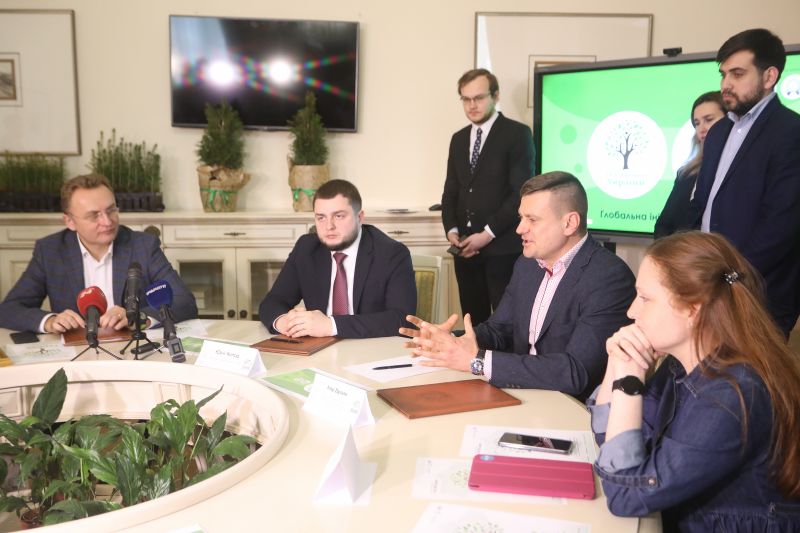 Фото 2: Львів долучиться до&nbsp;Всеукраїнської акції з&nbsp;висадки 1 млн дерев за&nbsp;добу, в&nbsp;рамках якої планують відновити історичний фруктовий сад у&nbsp;парку &laquo;700-річчя Львова&raquo; та&nbsp;озеленити центр міста