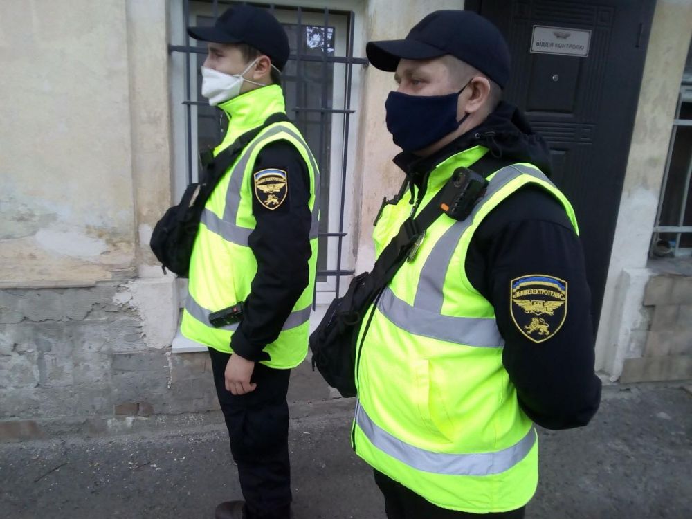 Фото 1: Контролери ЛКП &laquo;Львівелектротранс&raquo; одягли форму