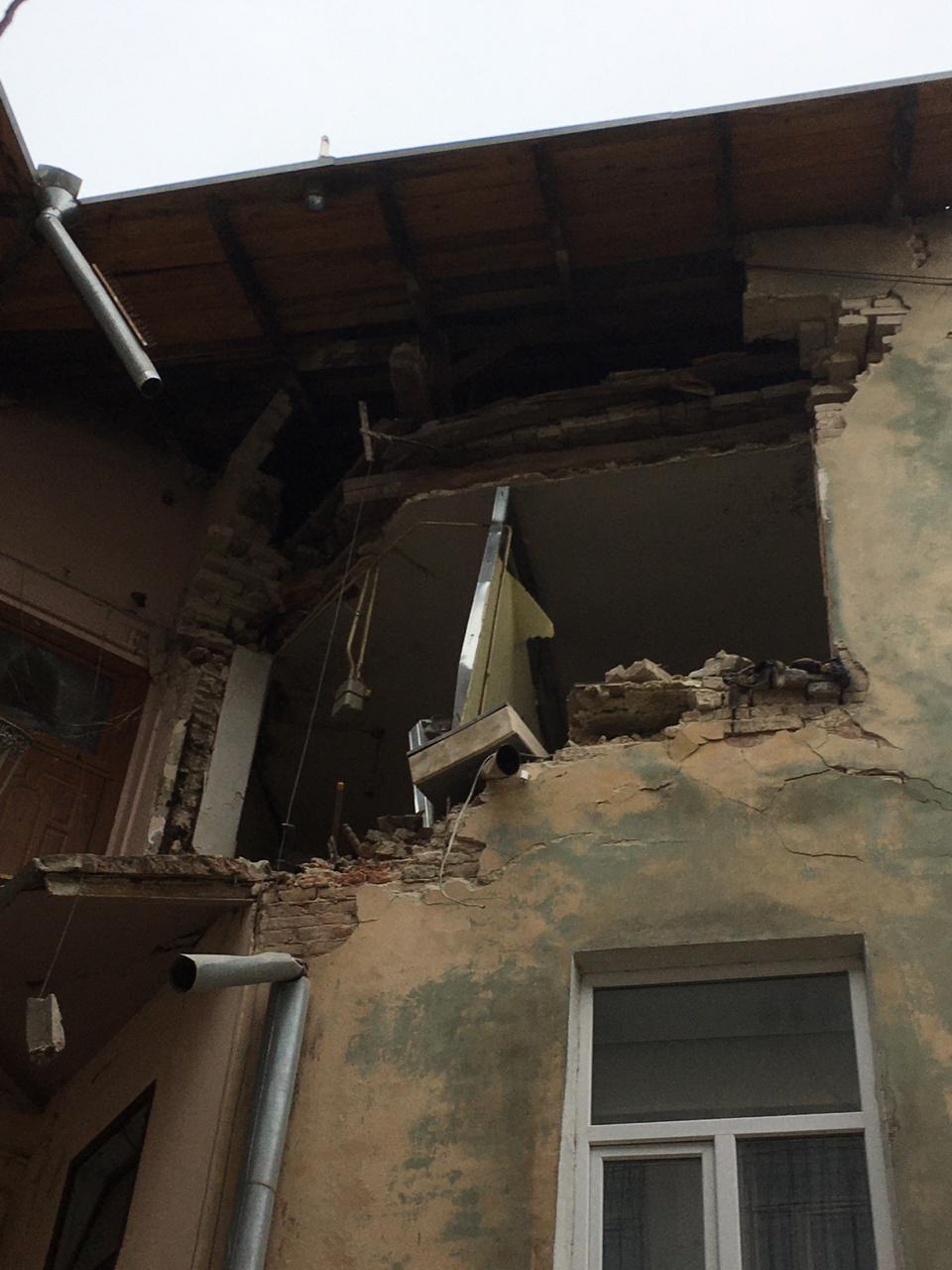 Фото 1: Внаслідок вибуху на вул. Ковалевської постраждало 2 людей