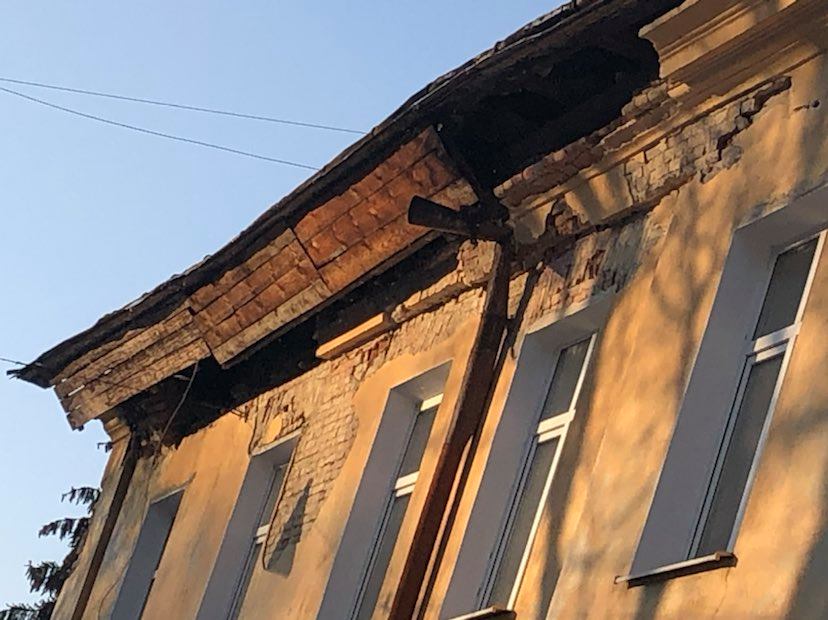 Фото 1: Причину зсуву даху на&nbsp;вул. Некрасова зможемо назвати лише після отримання технічних висновків,&nbsp;&mdash; Андрій Москаленко