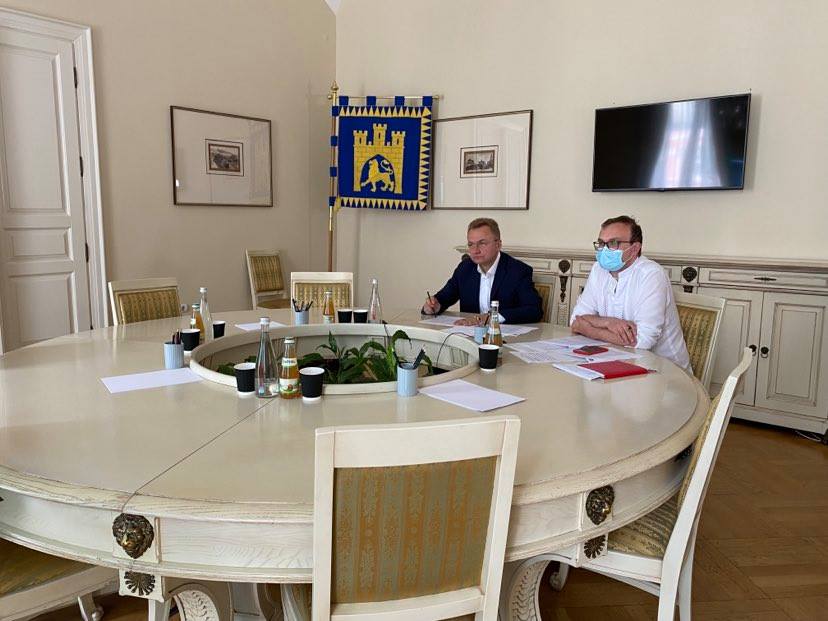 Фото 1: У Львові збільшать темпи вакцинації та резерв ковідних ліжок у міських лікарнях