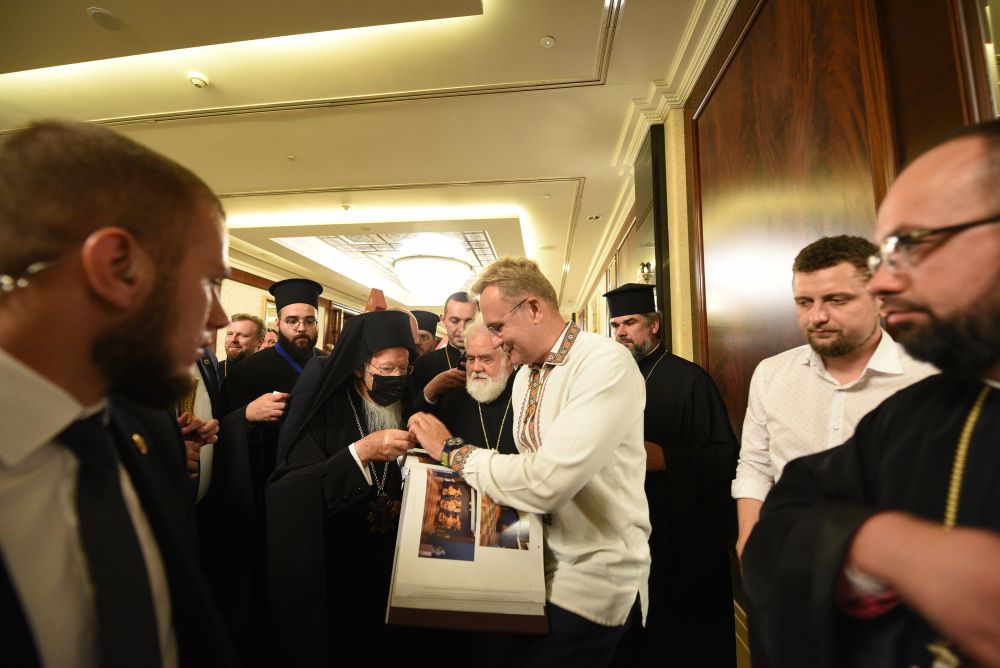 Фото 1: Мер Львова: &laquo;За роки незалежності Патріарх Варфоломій зробив для України найбільший подарунок &ndash; ми отримали Українську православну церкву&raquo;