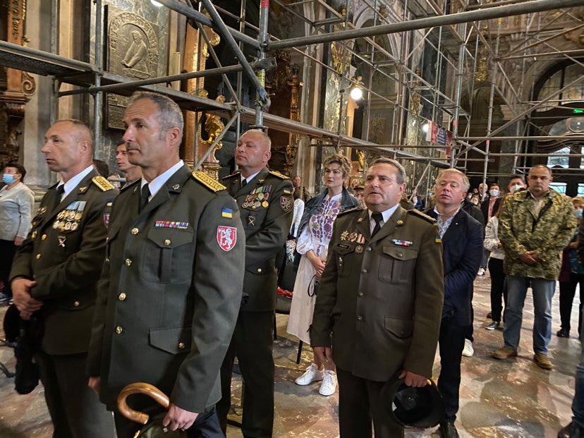 Фото 1: У Гарнізонному храмі молилися за Україну