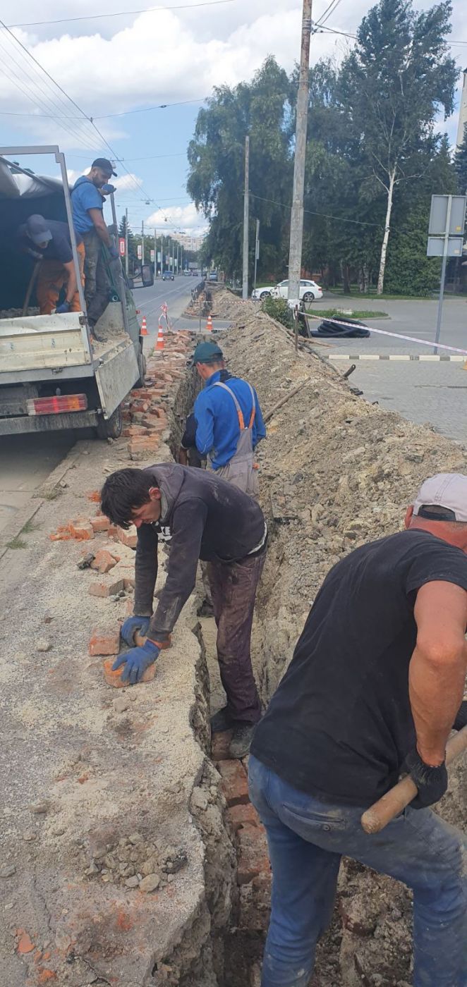 Фото 1: На вул. Промисловій ЛКП &laquo;Львівелектротранс&raquo; проводить капітальний ремонт фідерних ліній