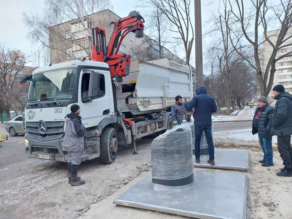 Фото 1: У Львові встановили підземний контейнерний майданчик для збору ТПВ на вул. Повітряній